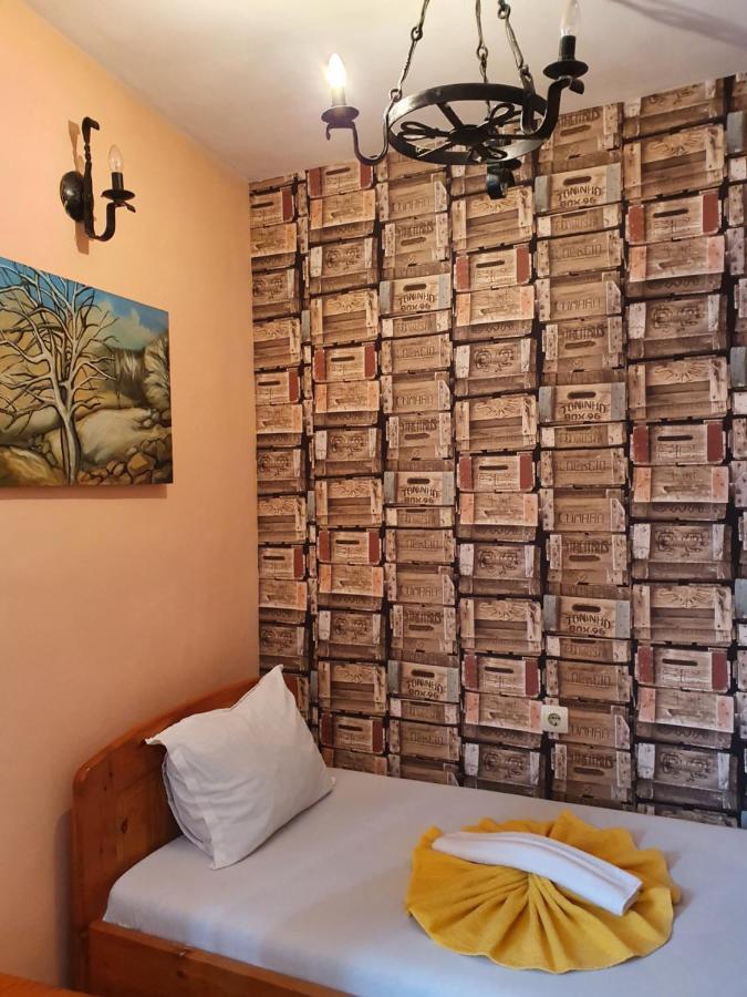 Семеен Хотел Българи Montana Buitenkant foto